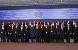 Cơn bão ngoại giao Mỹ - EU